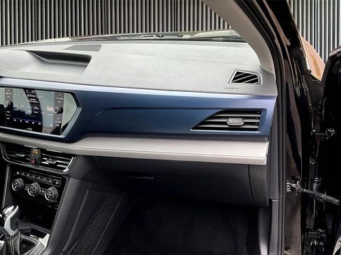 Used 2024 Volkswagen Taos SE image 17