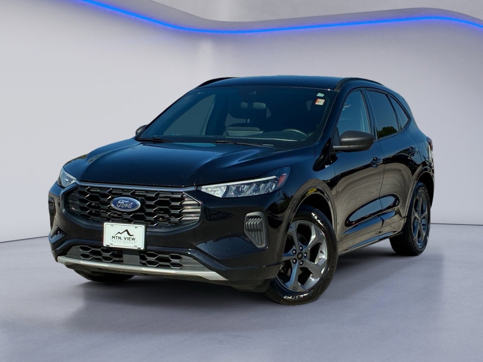 Used 2024 Ford Escape ST-Line w/ Tech Pack #1 FWD image 2