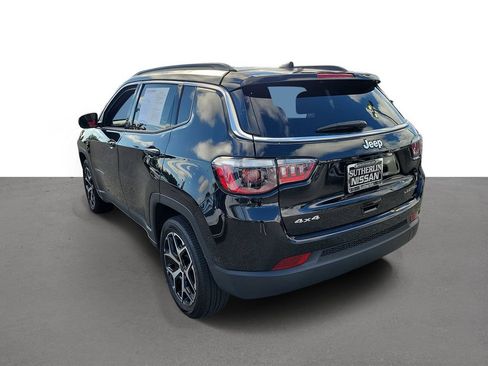 Used 2025 Jeep Compass Limited AWD/4WD image 4