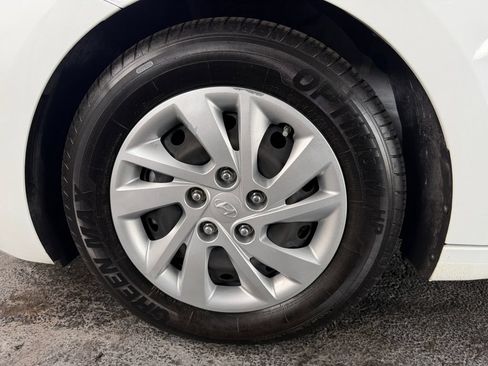 Used 2020 Hyundai Elantra SE w/ Cargo Package (C1) FWD image 43