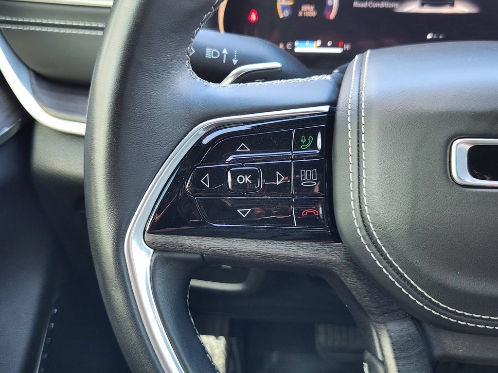 Used 2021 Jeep Grand Cherokee L Overland w/ Luxury Tech Group IV AWD/4WD image 18