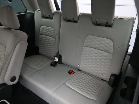 Used 2022 Nissan Pathfinder SV w/ SV Premium Package FWD image 19