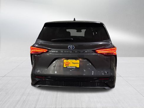 Used 2025 Toyota Sienna XSE image 5