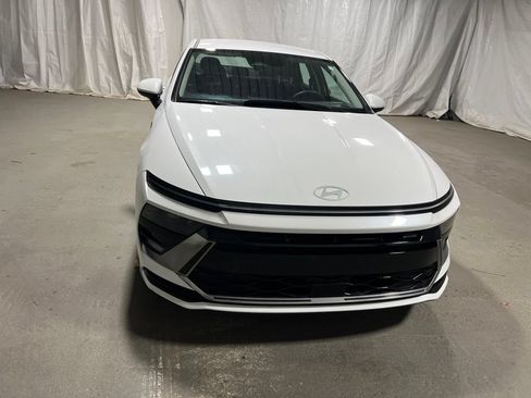 Used 2025 Hyundai Sonata SEL FWD image 2