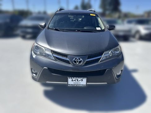 Used 2015 Toyota RAV4 XLE FWD image 2