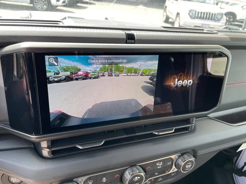 New 2026 Jeep Gladiator Sport AWD/4WD image 18