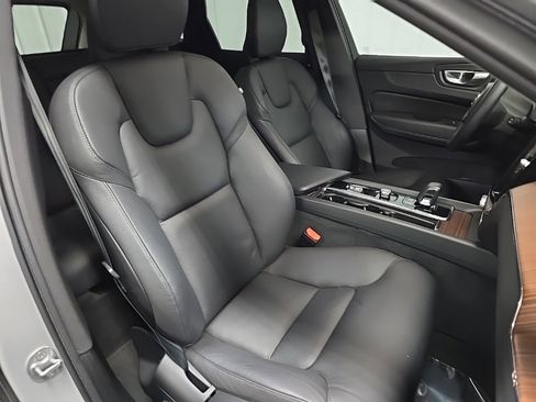 Used 2023 Volvo XC60 B5 Plus image 15