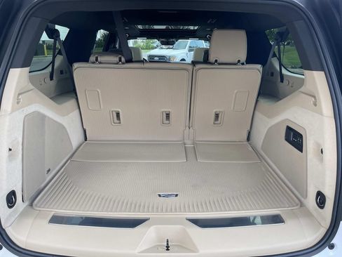 Used 2024 Cadillac Escalade ESV Premium Luxury AWD/4WD image 12