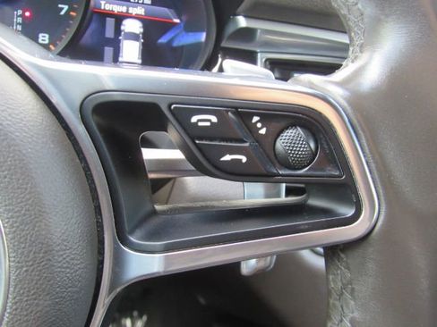 Used 2018 Porsche Macan image 41