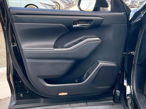 Used 2024 Toyota Highlander XLE image 22