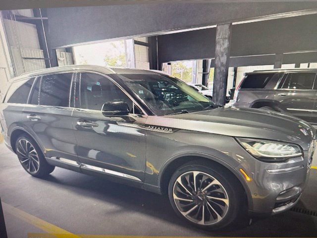 Used 2023 Lincoln Aviator Reserve w/ Equipment Group 201A RWD image 3