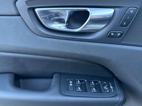 Used 2025 Volvo XC60 B5 Plus image 10