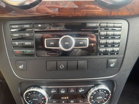 Used 2013 Mercedes-Benz GLK 250 BlueTEC 4MATIC image 38