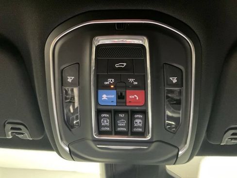 Used 2023 Jeep Wagoneer L 4WD w/ Premium Group I image 21