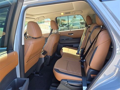 New 2025 Nissan Pathfinder Platinum w/ Cargo Package image 12