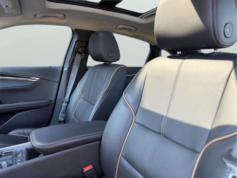 Used 2018 Chevrolet Impala Premier w/ Premier Confidence Package image 10
