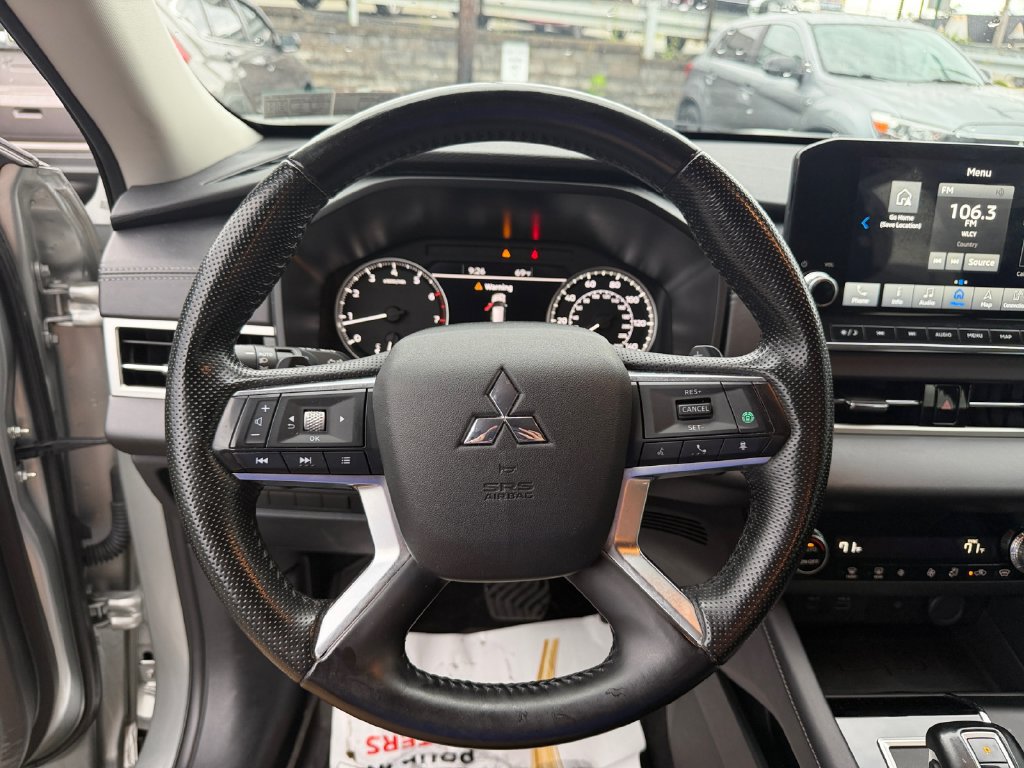 Used 2024 Mitsubishi Outlander SE AWD/4WD image 15