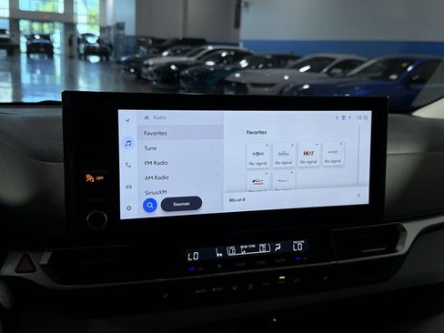 Used 2025 Toyota Sienna XLE w/ XLE Plus Package FWD image 29
