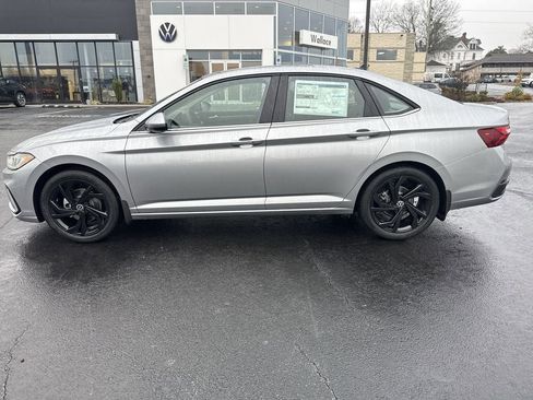 New 2026 Volkswagen Jetta SE FWD image 3
