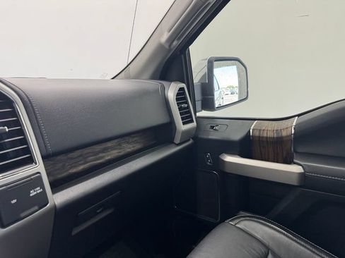 Used 2019 Ford F150 Lariat w/ Equipment Group 502A Luxury AWD/4WD image 40