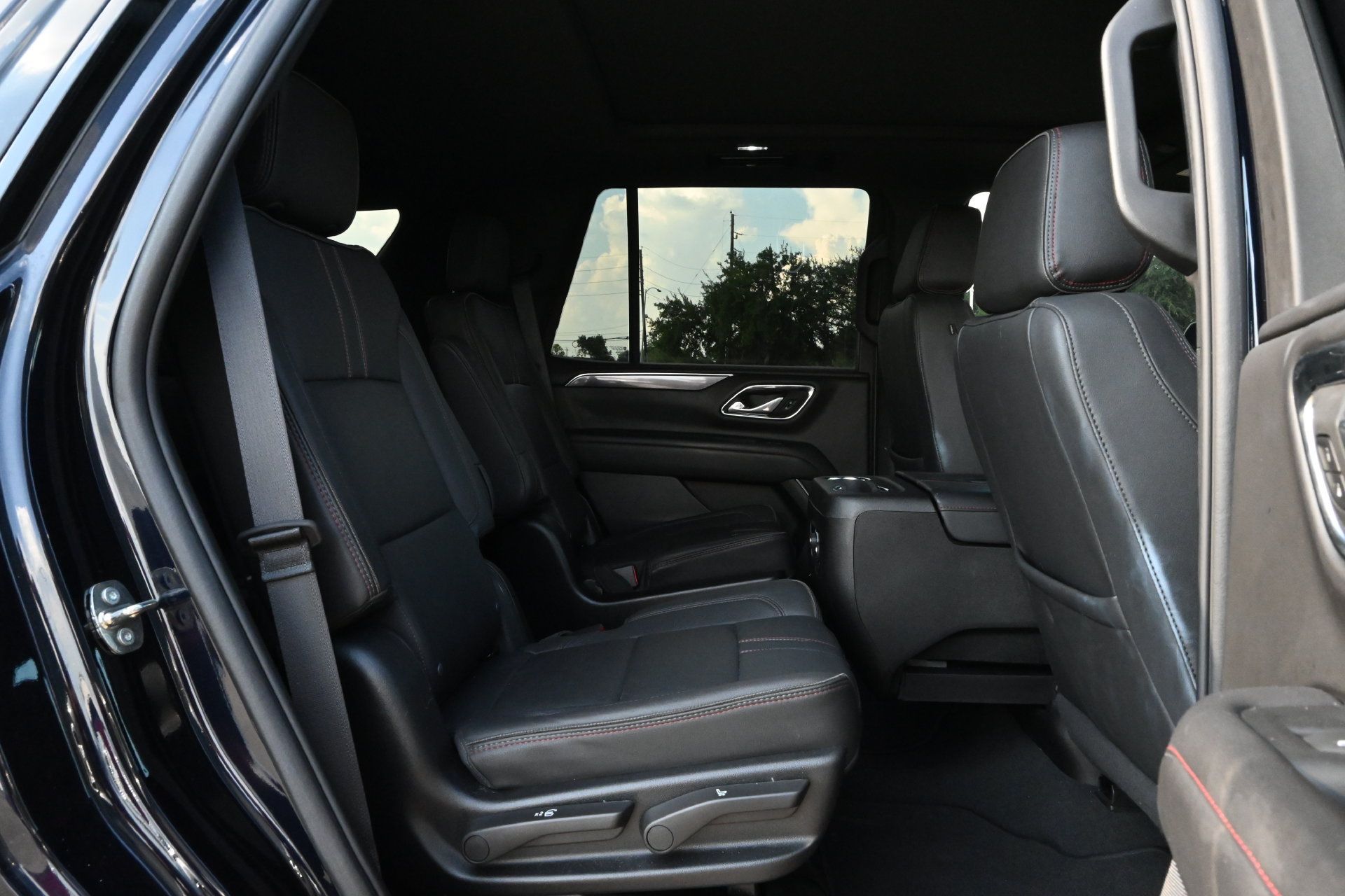 Used 2023 Chevrolet Tahoe RST w/ Luxury Package AWD/4WD image 24