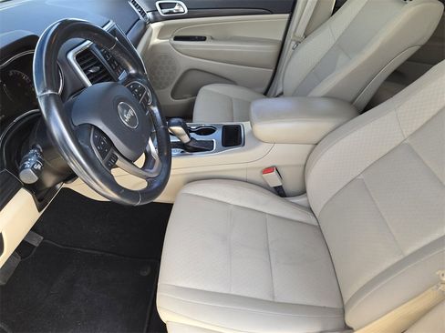 Used 2020 Jeep Grand Cherokee Laredo image 8