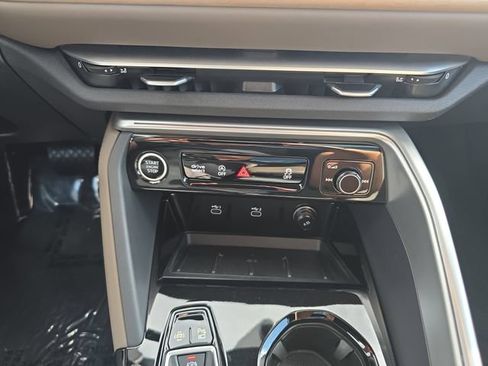 Used 2025 Audi Q5 Premium w/ Convenience Package AWD/4WD image 27