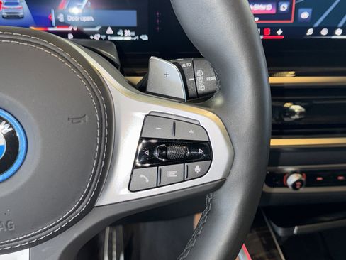 Certified 2025 BMW X5 xDrive50e w/ M Sport Package image 23