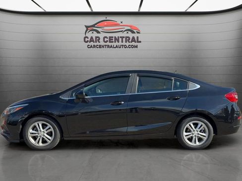 Used 2017 Chevrolet Cruze LT w/ Leather Package FWD image 2