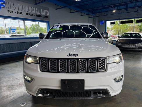 Used 2017 Jeep Grand Cherokee Overland AWD/4WD image 9