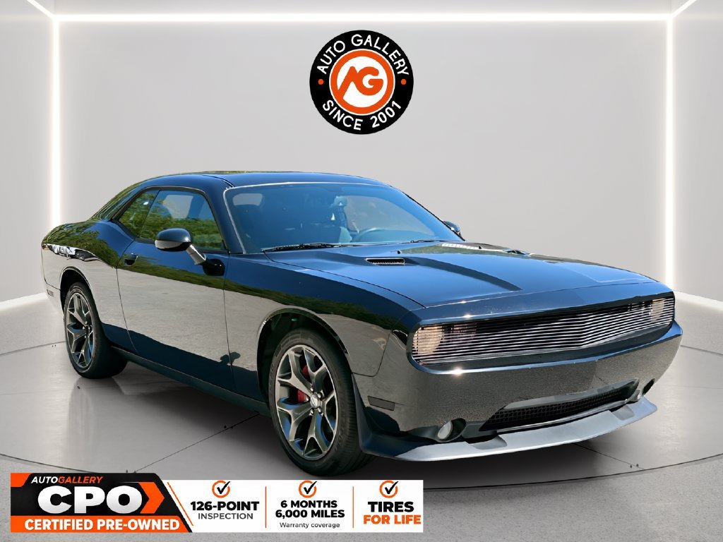 Used 2014 Dodge Challenger SXT RWD image 1