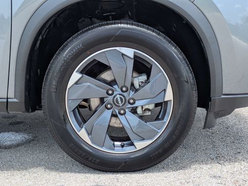 Used 2024 Nissan Rogue SV FWD image 12
