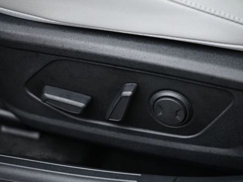 Certified 2025 Hyundai Elantra Limited image 23