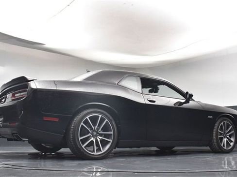 Used 2023 Dodge Challenger R/T w/ Plus Package image 34
