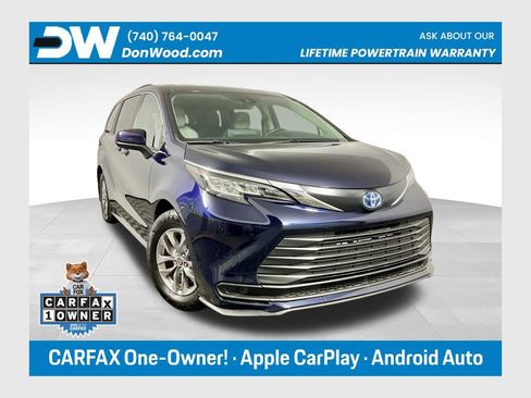 Used 2023 Toyota Sienna LE AWD/4WD image 1
