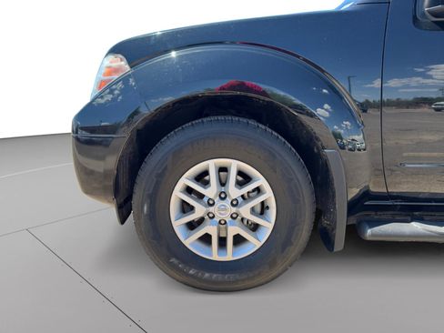 Used 2020 Nissan Frontier SV RWD image 9