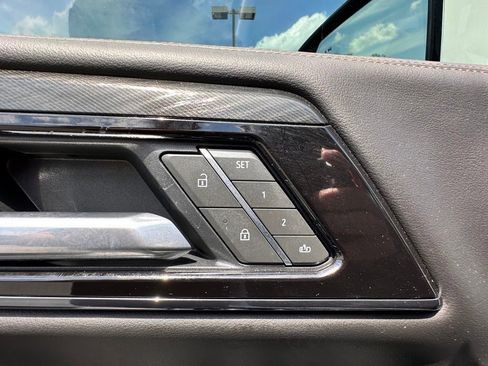 Certified 2025 GMC Yukon AT4 w/ AT4 Premium Package AWD/4WD image 23