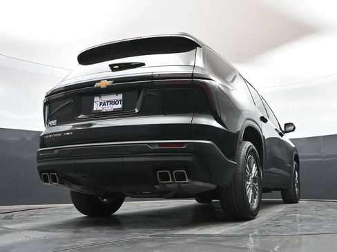 Used 2024 Chevrolet Traverse LS AWD/4WD image 39