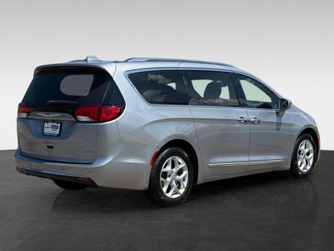 Used 2020 Chrysler Pacifica Limited FWD image 5