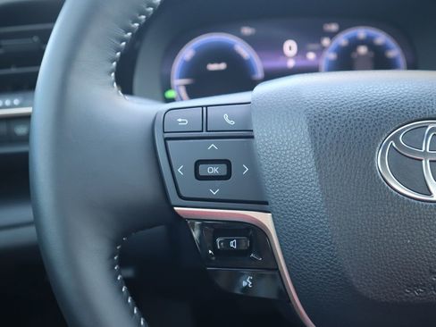 Used 2024 Toyota Crown Limited image 23