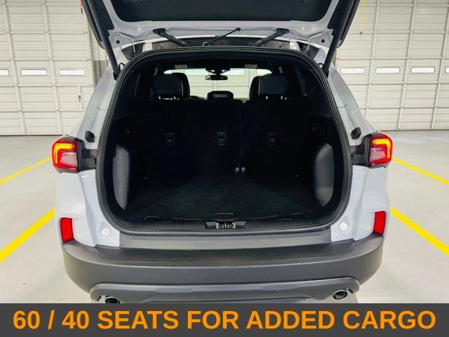 Used 2025 Ford Escape ST-Line Select AWD/4WD image 9