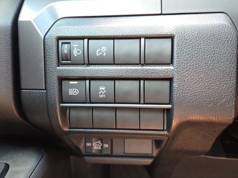 Certified 2025 Toyota Tacoma SR5 AWD/4WD image 17