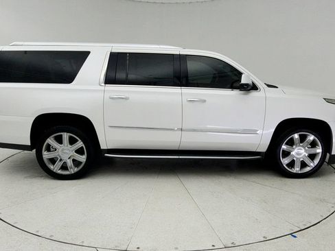Used 2018 Cadillac Escalade ESV Luxury RWD image 9