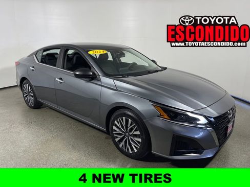 Used 2024 Nissan Altima 2.5 SV image 1