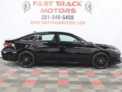 Used 2021 Toyota Avalon XSE image 4