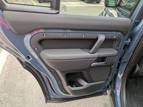 Used 2025 Land Rover Defender 110 S image 32