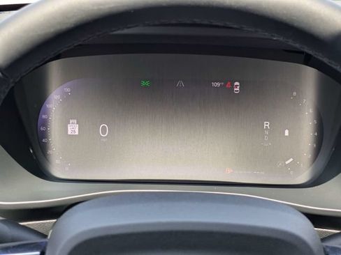 Certified 2024 Volvo XC40 B5 Plus AWD/4WD image 35