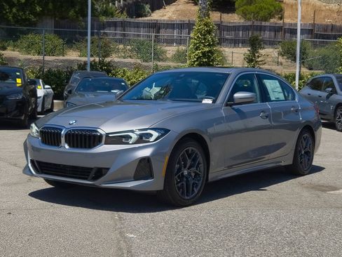 New 2026 BMW 330i Sedan w/ Premium Package RWD image 2