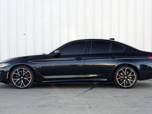 Used 2022 BMW 530e w/ Premium Package image 8