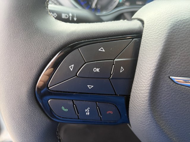 Used 2025 Chrysler Pacifica Limited FWD image 38